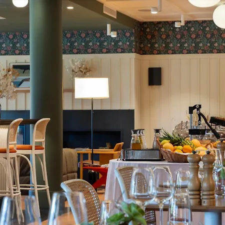 Restaurant Josephine 4* Л'Иль-Рус